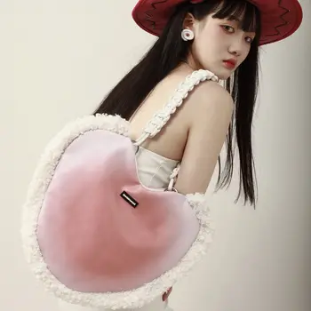Korejska različica novo nišo design ljubezen torba plišastih tkane barva modi pazduho crossbody žensk vrečko chic