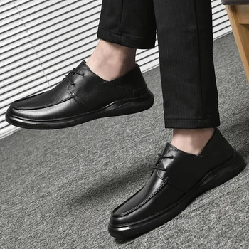 Čevlji za Moške 2023 Visoke Kakovosti Čipke Usnje Priložnostne Čevlji Jeseni Krog Toe Trdne Platformo Povečanje Višine Poslovni Čevlji